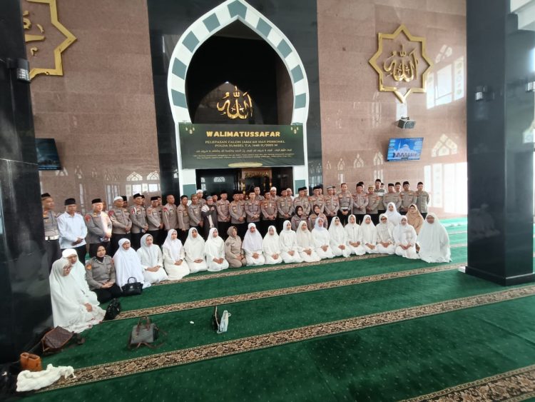 Kapolda Sumsel Lepas 44 Personel Berangkat Haji