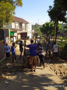 Kecewa, Tokoh Masyarakat di Desa Malinping Utara Gotong-royong Perbaiki Jalan Brok-brok dan Berlubang