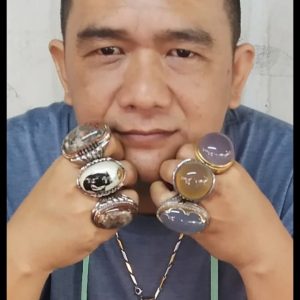 Kilau Cincin Akik Tetap Jadi Favorit di Kota Metro