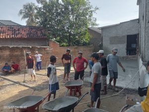 Warga Bangun Sari Gotong Royong Bangun Rumah Qurban