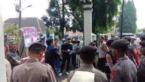 DPUPR Lebak Didemo Relawan Pembela Masyarakat, Ini Tuntutannya