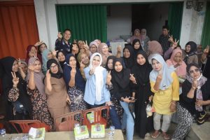 Nanda Indira Dampingi Komunitas Perempuan Berbagi di Pasar Umbul Kluwih