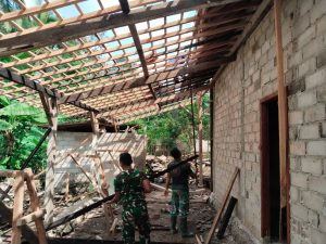 Kini Giliran Dapur Bapak Tri Waluyo Dibedah Satgas TMMD ke-124