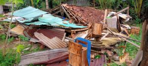 Akibat Hujan Deras, Rumah seorang Janda di Kecamatan Warunggunung Ambruk