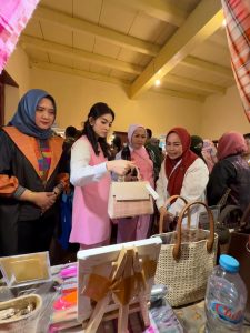 Tas Kerajinan Khas Takalar dengan Brand Anging Mamiri di Desa Sawakong Tarik Perhatian Ibu Wapres Selvi Gibran
