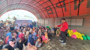 Peduli Warga Huntara Lebakgedong, Para Legislator Banten Berikan Hewan Kurban dan Sembako