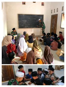 Anggota Satgas TMMD Disela-sela Kegiatan Mengajar Mengaji