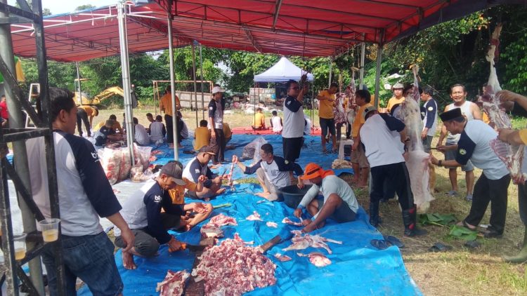 Moment Idul Adha 1446 H, Warga Perum BIP Sembelih 2 Ekor Sapi dan 16 Ekor Kambing