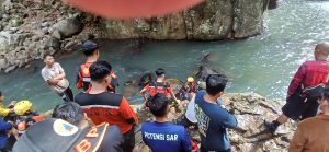 Tim SAR Temukan Korban Tenggelam di Batu Menyan Pesawaran