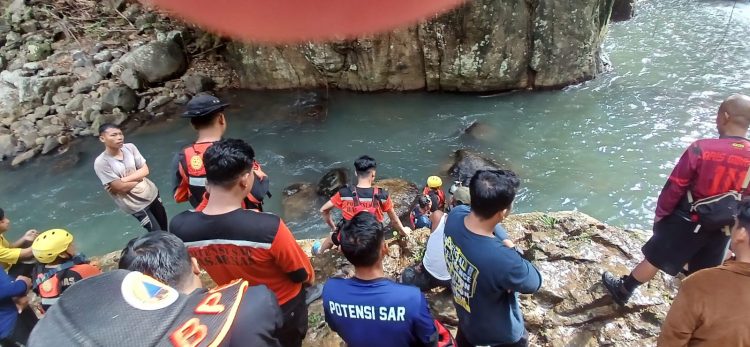 Tim SAR Temukan Korban Tenggelam di Batu Menyan Pesawaran