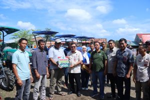 100 Hari Kerja Bupati dan Wakil Bupati Takalar, Daeng Manye Serahkan Bantuan Alsintan untuk Petani Takalar