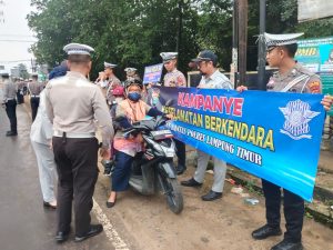 Gelar Sosialisasi Tertib Belalu-Lintas, Kapolres Lamtim Apresiasi Pengendara yang Tertib