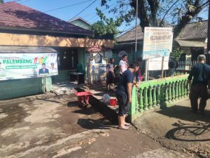 Pejabat RT RW Kelurahan Kertapati Kompak Inisiatif Rehab Kantor Lurah Kertapati