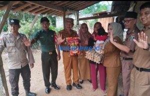 Babinsa Koramil 429-13/MK Dampingi Penyerahan Bantuan Anak Stunting
