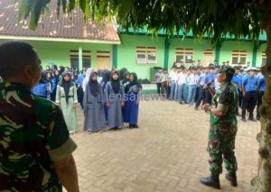 Babinsa Kodim 0429/Lamtim Hadiri MPLS, Dandim : Bukti TNI Hadir dan Peduli Generasi Muda