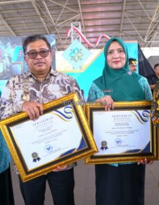 Bupati Bersama Ketua TP PKK Takalar Terima Penghargaan Atas Dukungan dan Komitmen Pengimplementasian Quick Wins Kemendukbangga/BKKBN
