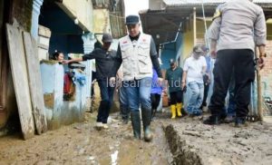 Beserta Jajaran, Bupati Dendi Lakukan Penanganan Musibah Bencana Alam