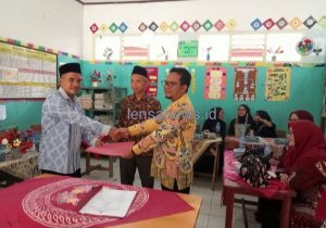 Serah Terima Jabatan Plt. Kepala Sekolah SDN 1 Parungsari kepada Kepala Sekolah Baru