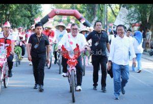 Meriahkan HUT ke-80 Republik Indonesia, Pemkab Takalar Gelar Pawai Sepeda dan Becak Hias