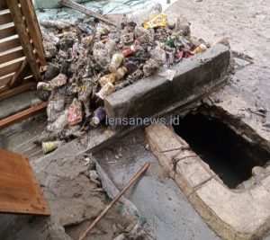 Akibat Penyempitan Saluran Air dari Pembangunan Ruas Jalan Nasional, Warga Ciwaru Terendam Banjir