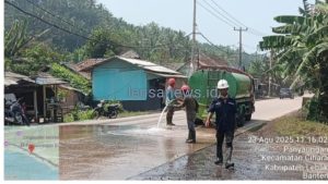 PT Turaloto Batu Indah Lakukan Penyiraman Rutin dan Upaya Minimalisir Debu Demi Kenyamanan Warga