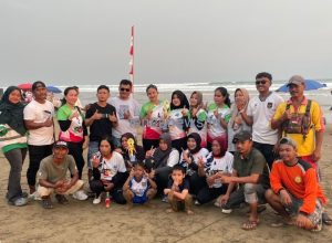 Grand Final Open Turnamen Voli Pantai Putri di Pantai Bagedur, Juara 1 Disabet Gelar Putri A