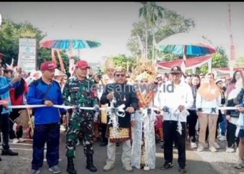 Warga Desa Sukabanjar Antusias Ikuti Jalan Sehat HUT RI ke-80