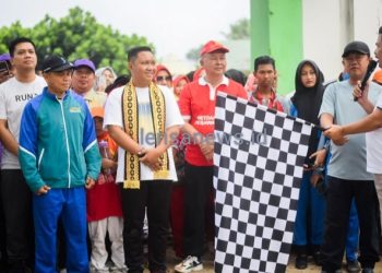Wabup Anton Bersama Ribuan Masyarakat Tegineneng Meriahkan Jalan Sehat