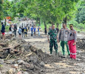Banjir di Pesisir, Pemkab Pesawaran Lakukan Evakuasi