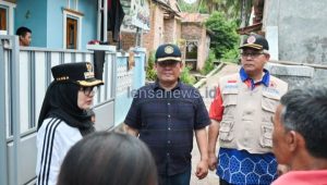 Bupati Anyar Tancap Gas Bantu Korban Banjir di Desa Sukajaya