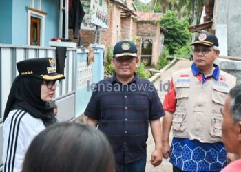 Bupati Anyar Tancap Gas Bantu Korban Banjir di Desa Sukajaya