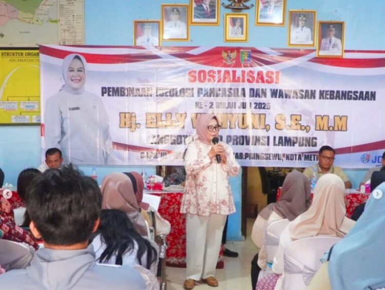 Anggota DPRD Lampung Hj. Elly Wahyuni, Gelar Kegiatan Sosialisasi PIP di Desa Batumenyan