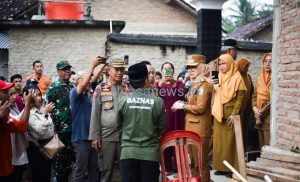 Rumah Wanita Paruh Baya Roboh Diterjang Angin, Bupati Nanda Beri Bantuan