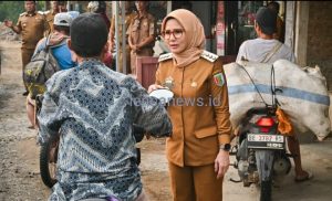 Bupati Nanda Tinjau Progres Perbaikan Jalan Penghubung di Way Khilau