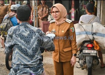 Bupati Nanda Tinjau Progres Perbaikan Jalan Penghubung di Way Khilau