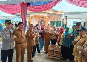 Wabup Banyuasin Netta Indian S.P Resmikan Pasar Murah, Masyarakat Tanah Mas Antusias