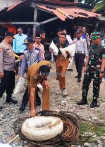 Personel Polres Tanggamus Diterjunkan Gabung Tim Ekspedisi Perbaikan Jembatan Gantung di Pematangsawa