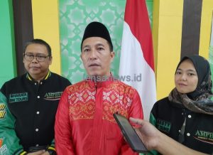 Pelepasan 433 Jamaah Umrah 1 Pesawat Konsorsium DPD AMPHURI Sumbagsel Tahun 2025