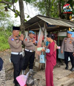Satlantas Polres Way Kanan Gelar Jumat Berkah di Blambangan Umpu
