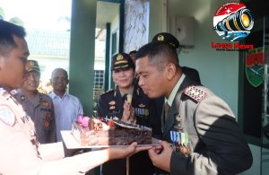 Penuh Keakraban, Kapolres Berikan Kejutan di HUT TNI ke-80 pada Dandim 0429/ Lampung Timur