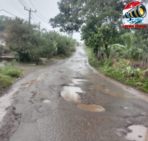 Tersebar Dibeberapa Titik Ruas Jalan Cirinten-Bojongmanik Berlubang, Dikeluhkan Pengguna Jalan