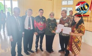 Usai Melantik API Cabang Lampung Timur Bupati Ela Serahkan Akte Nikah Secara Simbolis