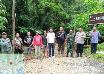 Penutupan Akses Jalan Angkutan Batubara di Alur E, Depan Jalan Wisata Karang Bokor dalam Giat KRPH Bayah Selatan