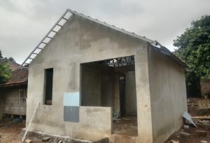 Diduga Proyek Perbaikan RTLH di Desa Curugpanjang Gunakan Material Tidak Sesuai Spesifikasi