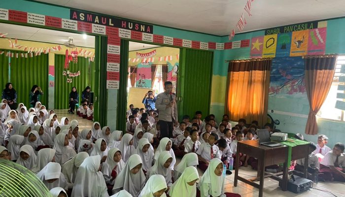 Police Goes To School, Satbinmas Polres Way Kanan Berikan Binluh di SDN 1 Sidoarjo
