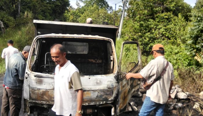 Mobil DLH Bawa Batu Seseran Supir, Naas Bakal Kena Sanksi DLH Oku Selatan Akibat Mobil Kebakaran 