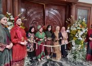 Usung Aksen Prada, Lady Tenun Klasik Resmikan Butik Baru di Palembang