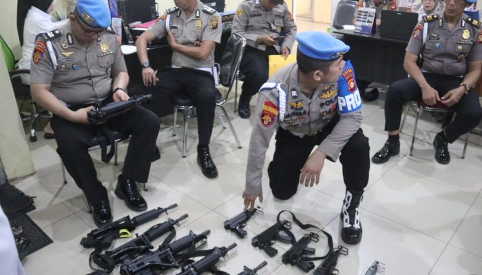 Disiplin Diperketat, Kapolda Sumsel Periksa Senpi Personel