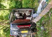 Bawa Puluhan Wisatawan, Sebuah Mikrobus Terperosok di Tanjakan Cariang Sawarna