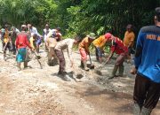 Akses Vital Rusak Parah, Ratusan Warga Desa Sindang Ratu Lebak Gotong Royong Cor Jalan Secara Swadaya